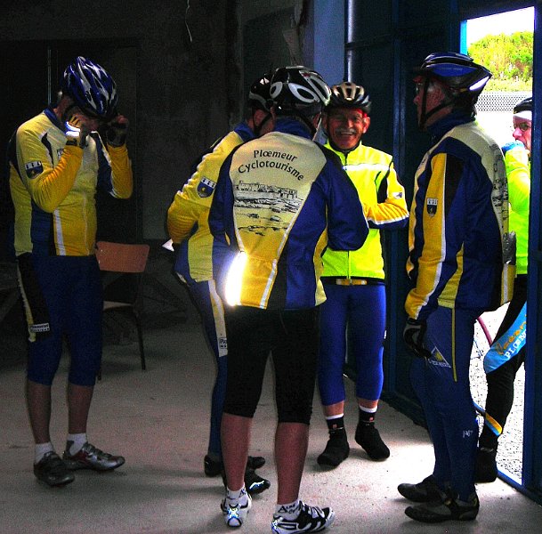 2010-05-09 06 Kerroch Attente depart.JPG